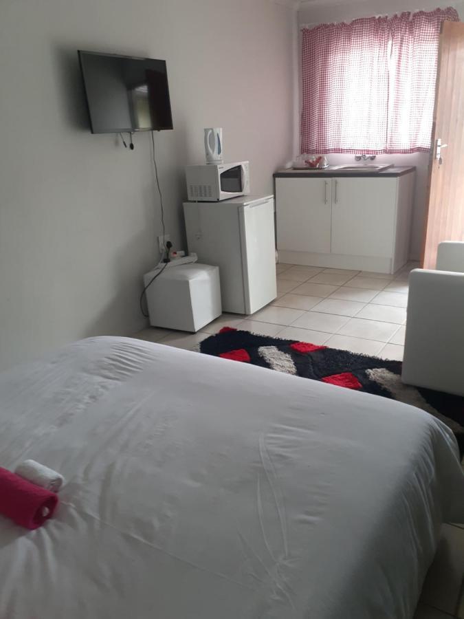 Ruros Guest House Kempton Park Buitenkant foto