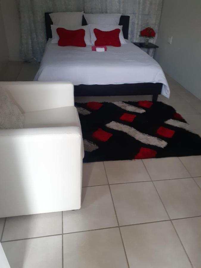 Ruros Guest House Kempton Park Buitenkant foto